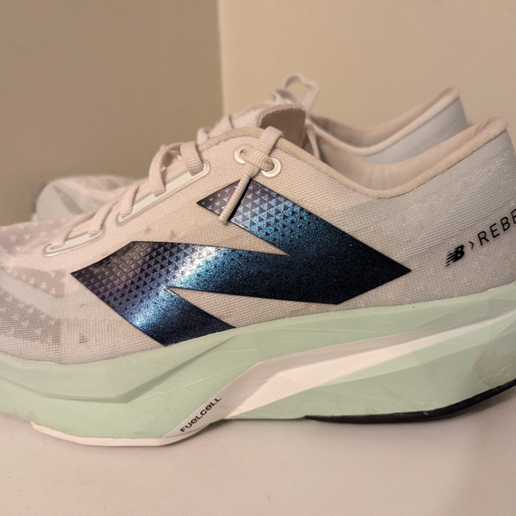New Balance Fuel Cell Rebel V4 Men 10 With Box - Picture 2 of 11